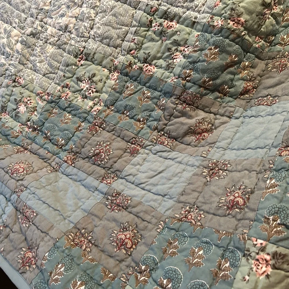 Lands End Ombré Quilt King Spread. Length 110”, width 90”. Reverse, solid green.